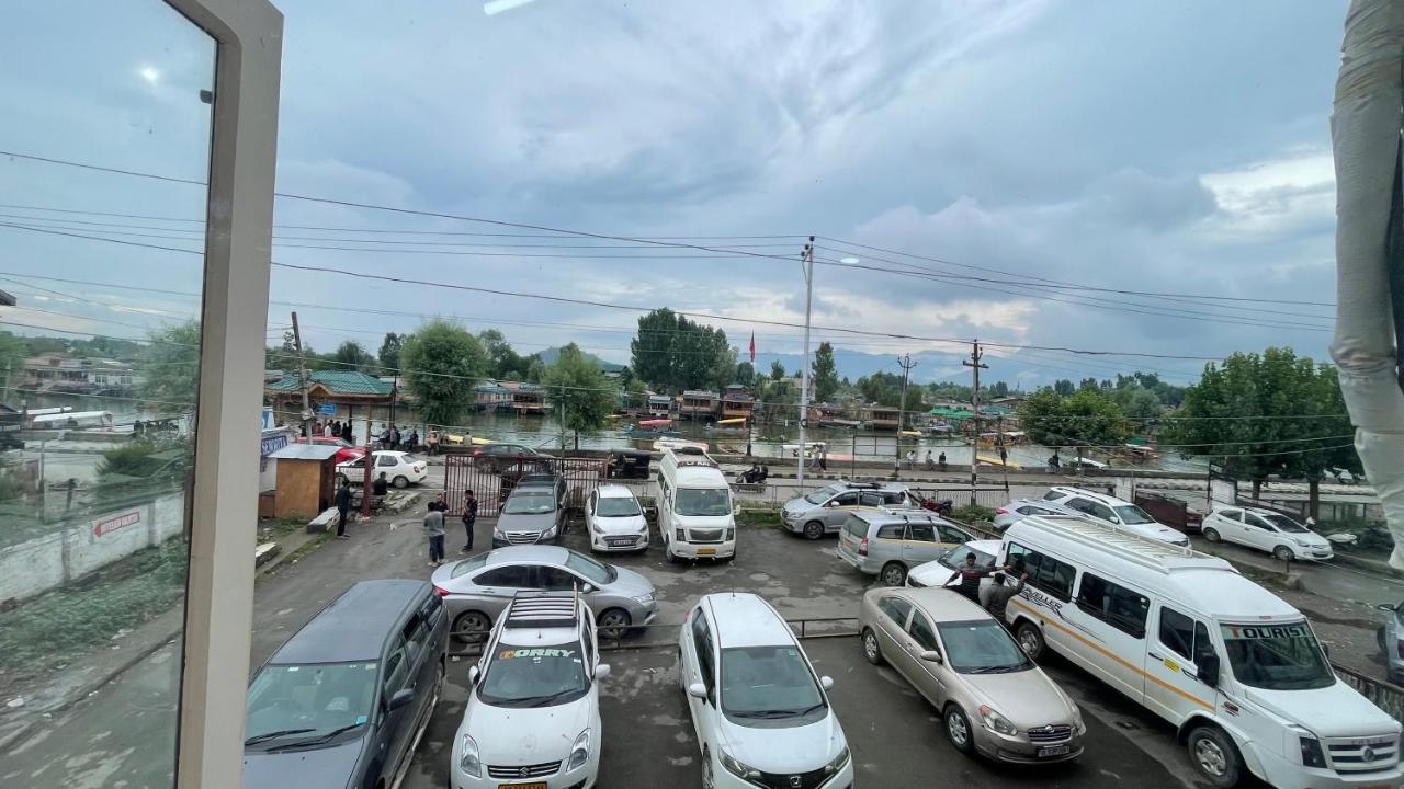 Hotel Senorita Srinagar  Ngoại thất bức ảnh