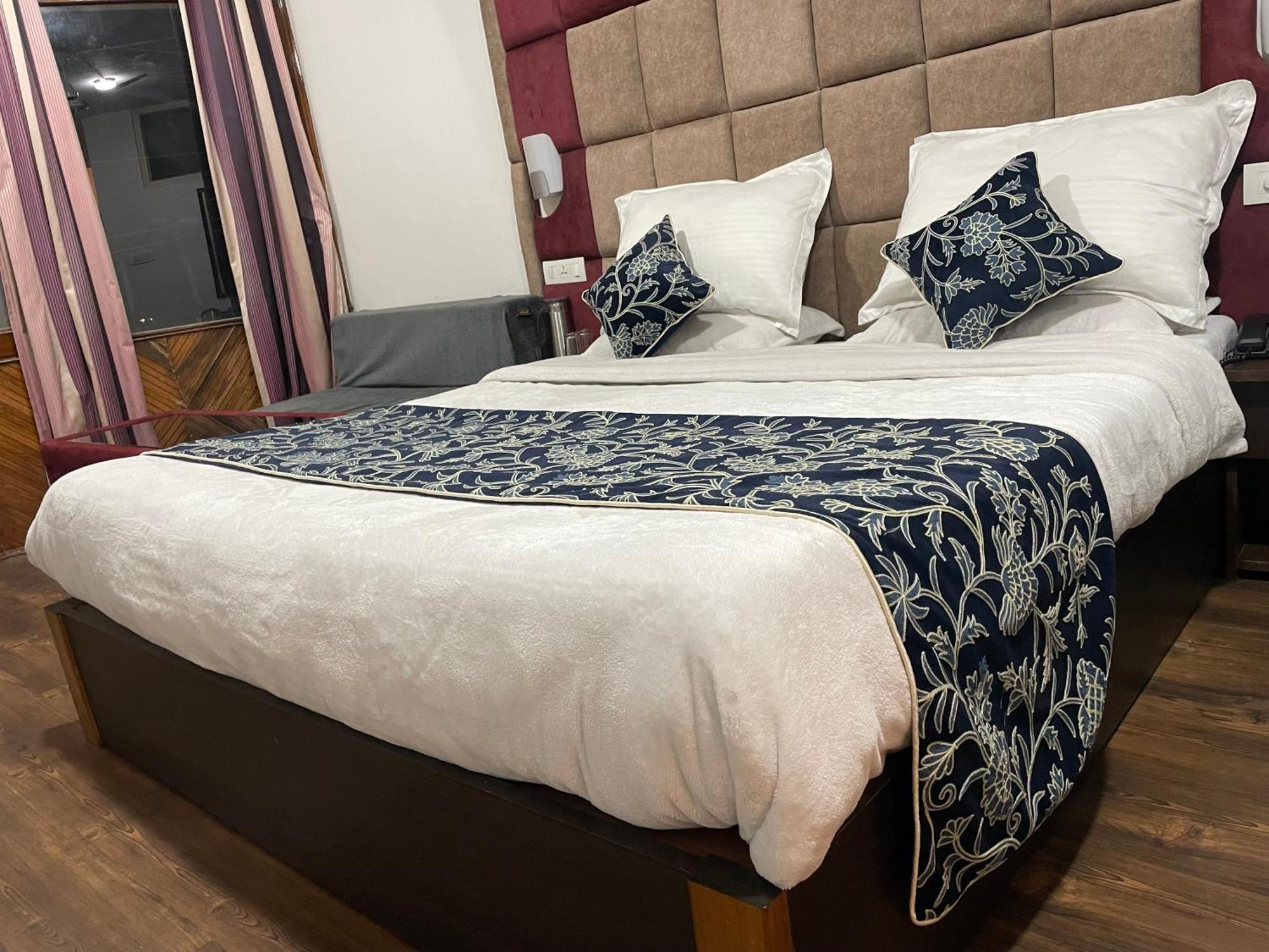 Hotel Senorita Srinagar  Ngoại thất bức ảnh