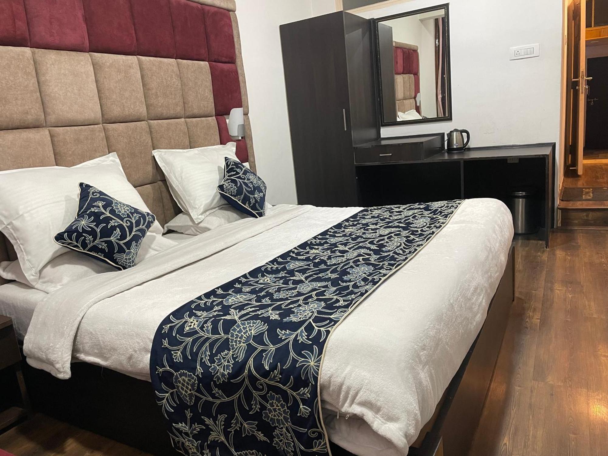 Hotel Senorita Srinagar  Ngoại thất bức ảnh