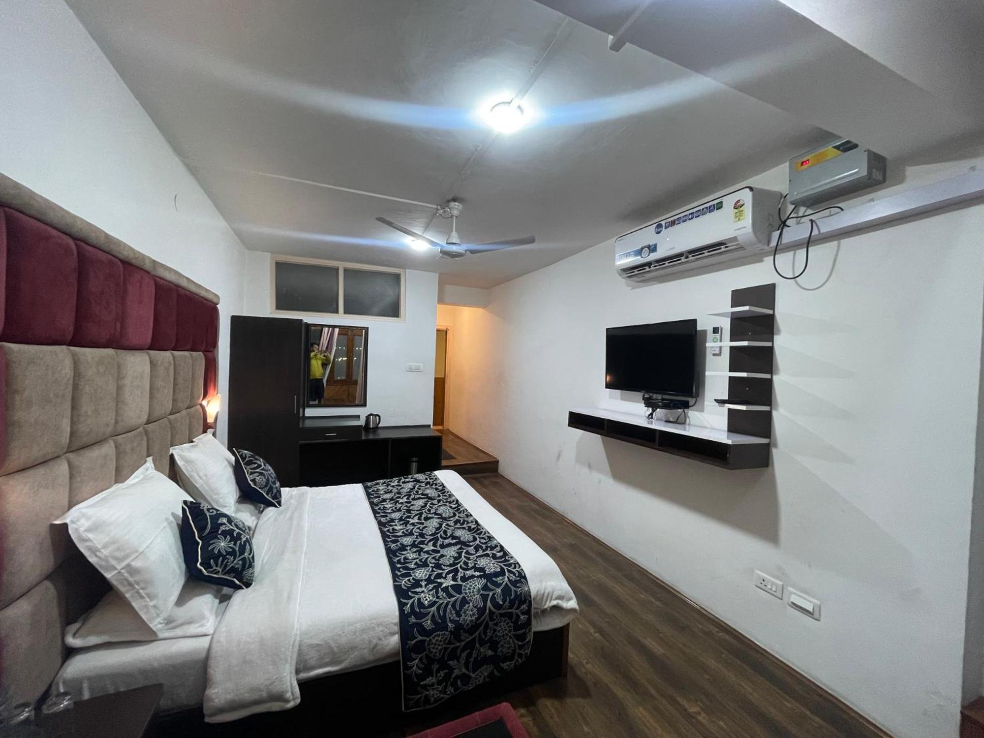 Hotel Senorita Srinagar  Ngoại thất bức ảnh