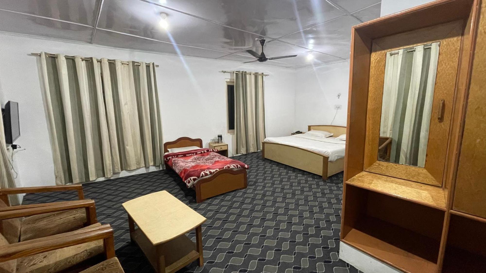Hotel Senorita Srinagar  Ngoại thất bức ảnh
