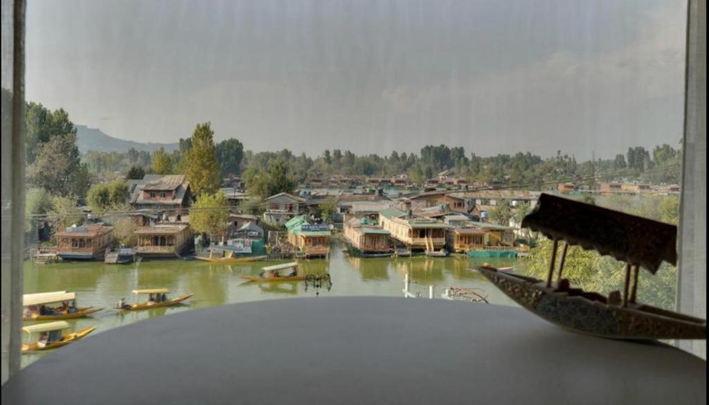 Hotel Senorita Srinagar  Ngoại thất bức ảnh